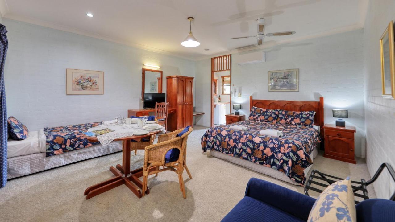 The Vineyard Motel Cowra Exterior photo