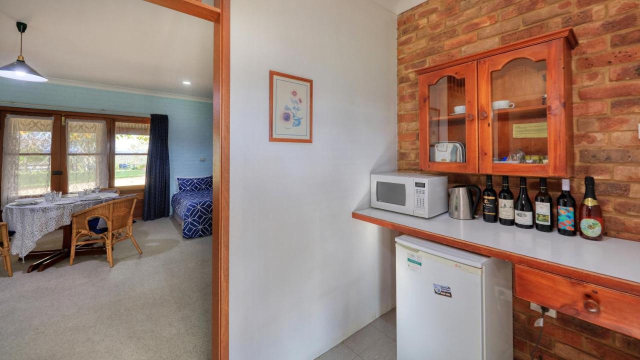 The Vineyard Motel Cowra Exterior photo