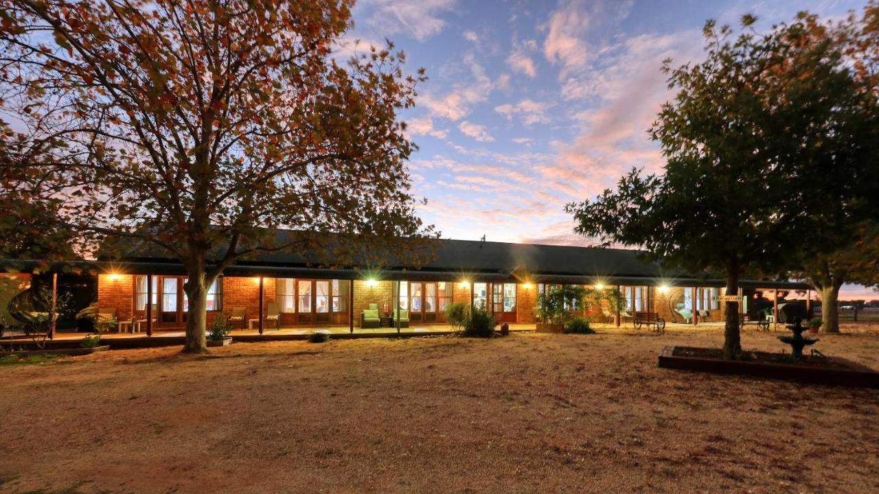 The Vineyard Motel Cowra Exterior photo