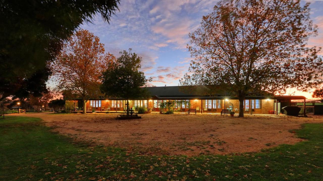 The Vineyard Motel Cowra Exterior photo